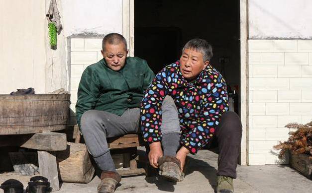 
农村俗语：“男怕三更穿鞋 女怕正午戴帽”你们是如何明白的？|xiongmao体育(图5)